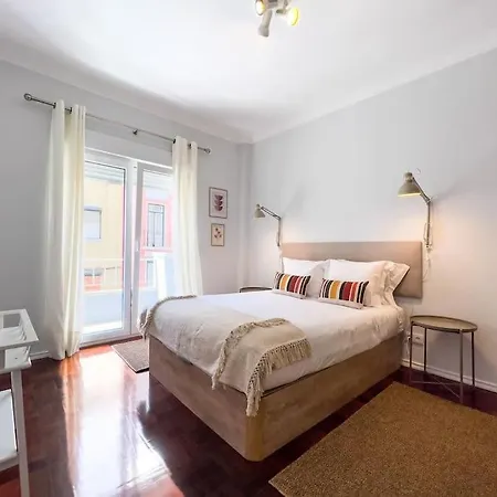 Olaias 2bed Near Metro * Lisbon
