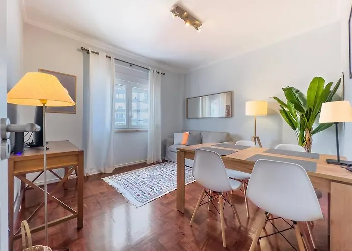 Apartment Olaias 2bed Near Metro Lissabon