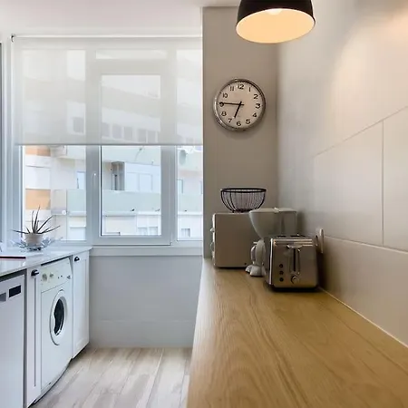 Olaias 2bed Near Metro Appartamento